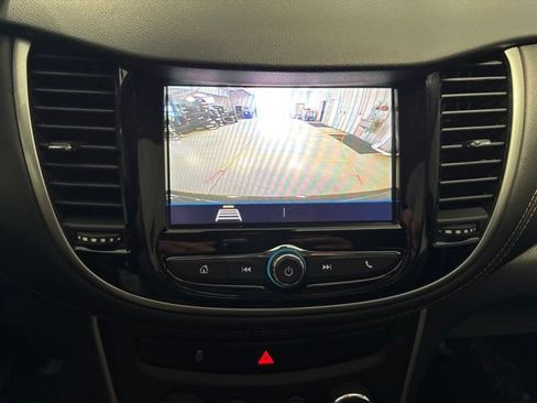 Used 2020 Chevrolet Trax LT FWD image 35