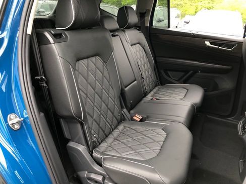 Used 2025 Volkswagen Atlas SEL Premium R-Line image 31