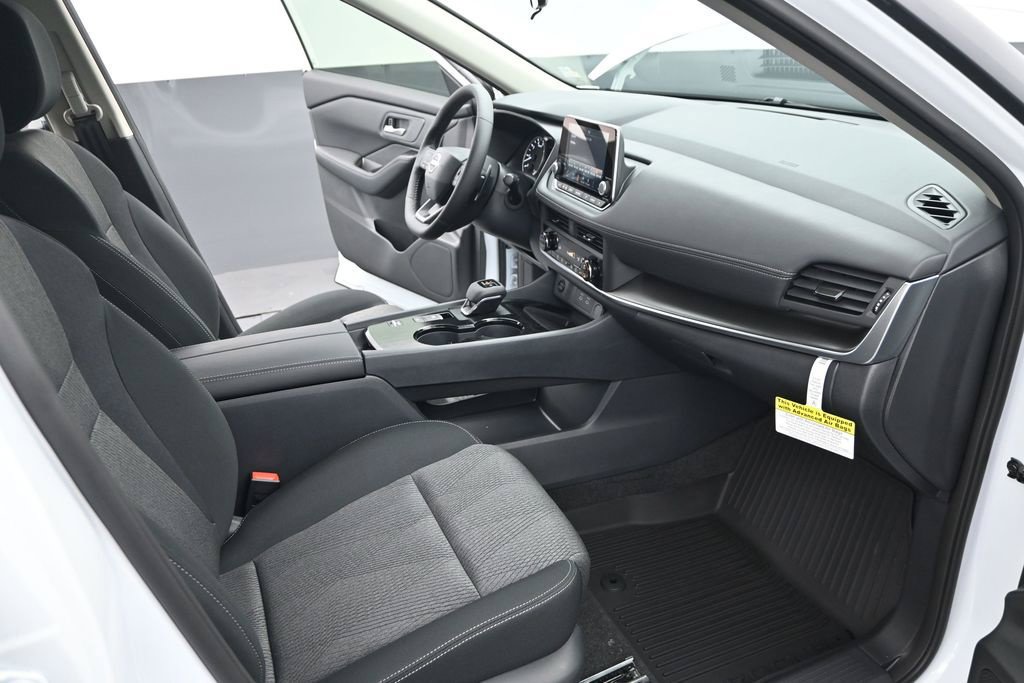 Certified 2026 Nissan Rogue SV FWD image 29