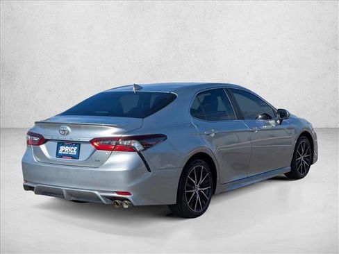Used 2023 Toyota Camry SE image 5