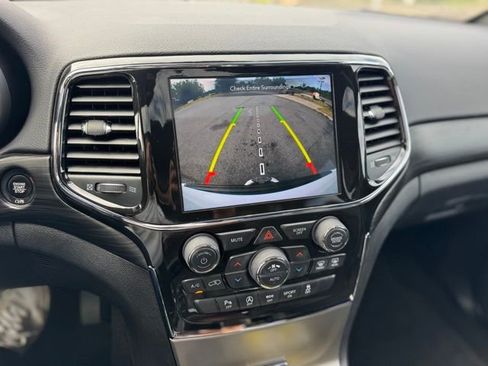 Certified 2022 Jeep Grand Cherokee Laredo X image 17