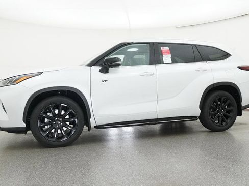 New 2026 Toyota Highlander AWD image 18