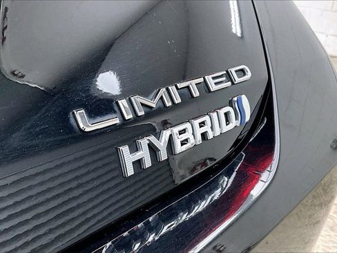 Used 2022 Toyota Avalon Limited image 8