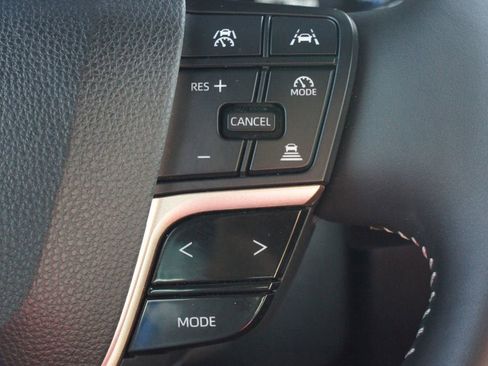 Used 2025 Toyota Crown Signia Limited image 11