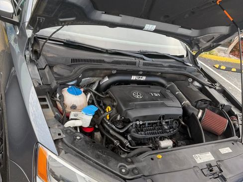 Used 2014 Volkswagen Jetta GLI image 25