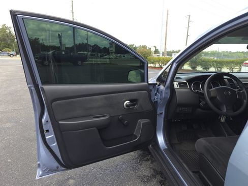 Used 2009 Nissan Versa 1.8 S FWD image 9