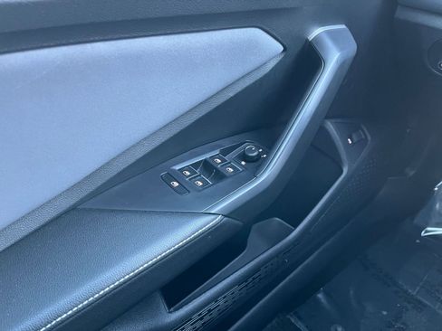 Used 2025 Volkswagen Jetta SE image 20