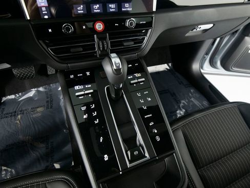 New 2026 Porsche Macan Turbo AWD/4WD image 27