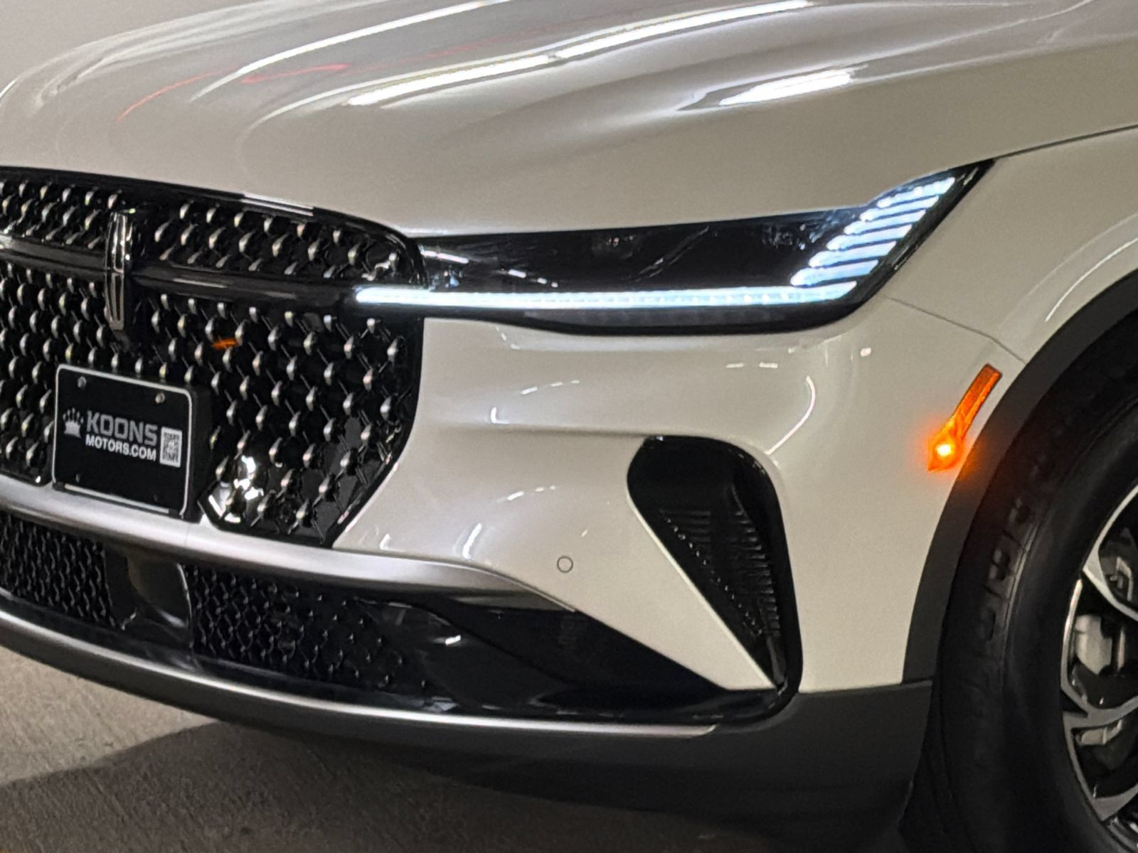 New 2026 Lincoln Nautilus Premier AWD/4WD image 2