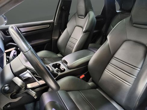 Used 2023 Porsche Cayenne Turbo image 32