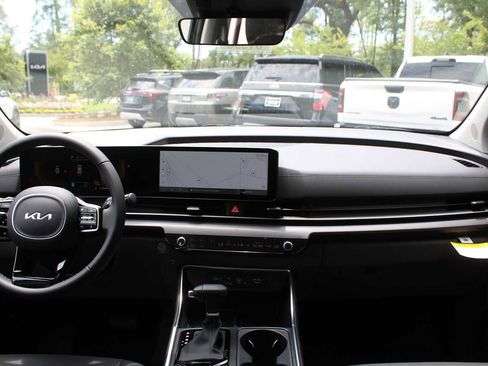 New 2025 Kia Carnival EX image 31