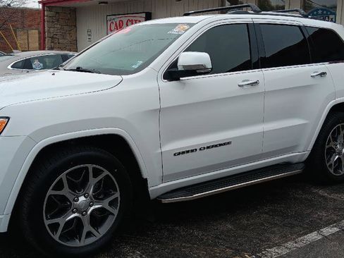 Used 2020 Jeep Grand Cherokee Overland image 3
