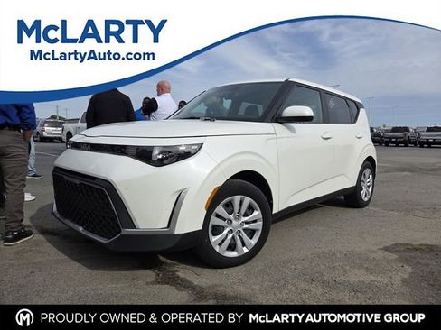Used 2023 Kia Soul LX FWD image 1