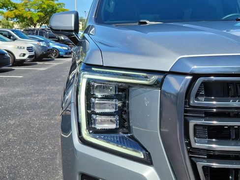 Used 2024 GMC Yukon AT4 AWD/4WD image 7