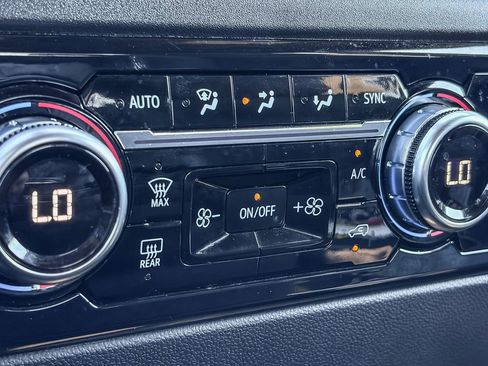 Used 2024 GMC Sierra 1500 SLE image 29