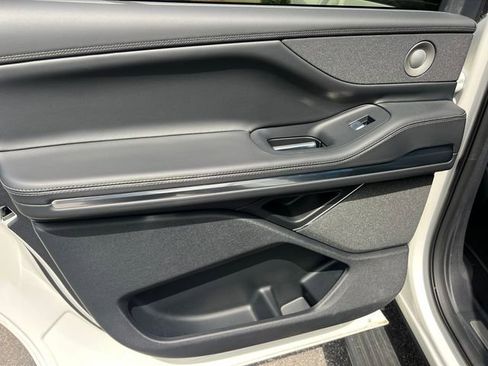 New 2025 Lincoln Navigator L Reserve w/ Jet Appearance Package image 18