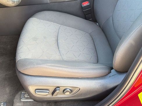 Used 2022 Toyota RAV4 XLE w/ Convenience Package FWD image 14