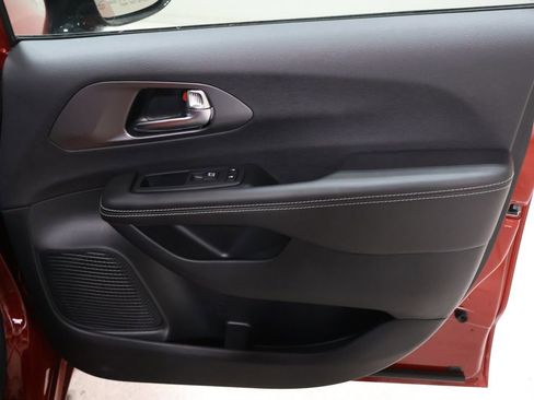 New 2026 Chrysler Pacifica Select image 19