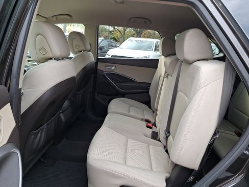 Used 2017 Hyundai Santa Fe SE FWD image 13