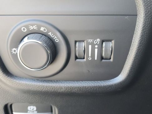 New 2025 Jeep Grand Cherokee Altitude image 25