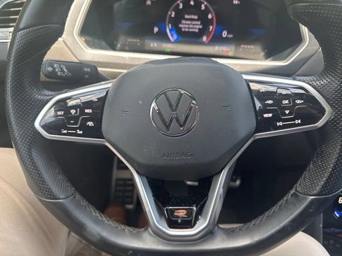 Used 2024 Volkswagen Tiguan SE R-Line FWD image 10