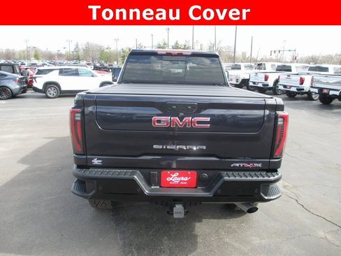 Used 2025 GMC Sierra 2500 AT4X image 9