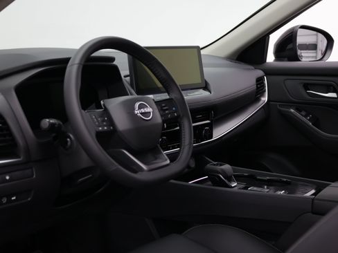 Used 2026 Nissan Rogue SL FWD image 15