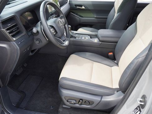 Used 2024 Lexus GX 550 image 14