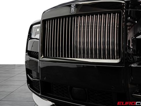 Used 2020 Rolls-Royce Cullinan Black Badge AWD/4WD image 13