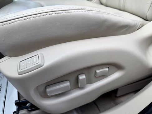 Used 2013 Cadillac SRX Luxury FWD image 18