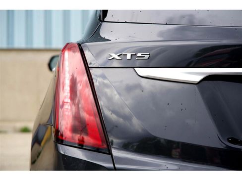 Used 2020 Cadillac XT5 Premium Luxury image 17