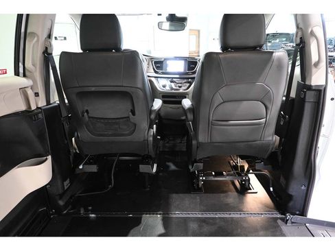 Used 2023 Chrysler Voyager LX FWD image 20