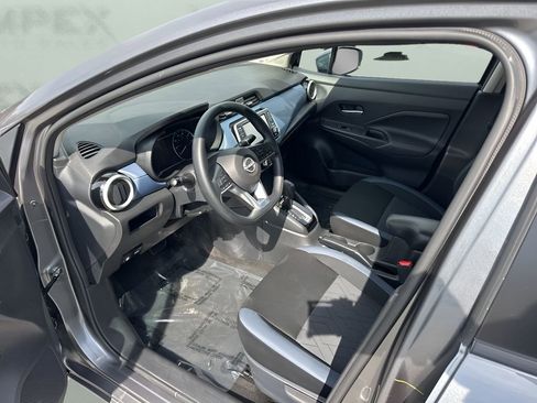 Used 2025 Nissan Versa SV image 9