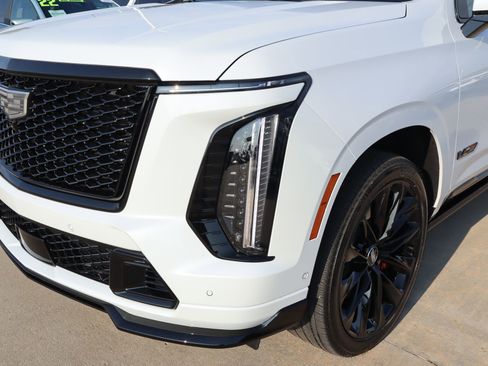 New 2026 Cadillac Escalade V w/ LPO, ONYX Package AWD/4WD image 12