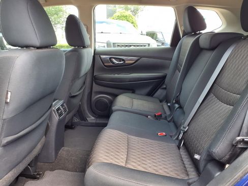 Used 2018 Nissan Rogue S FWD image 11