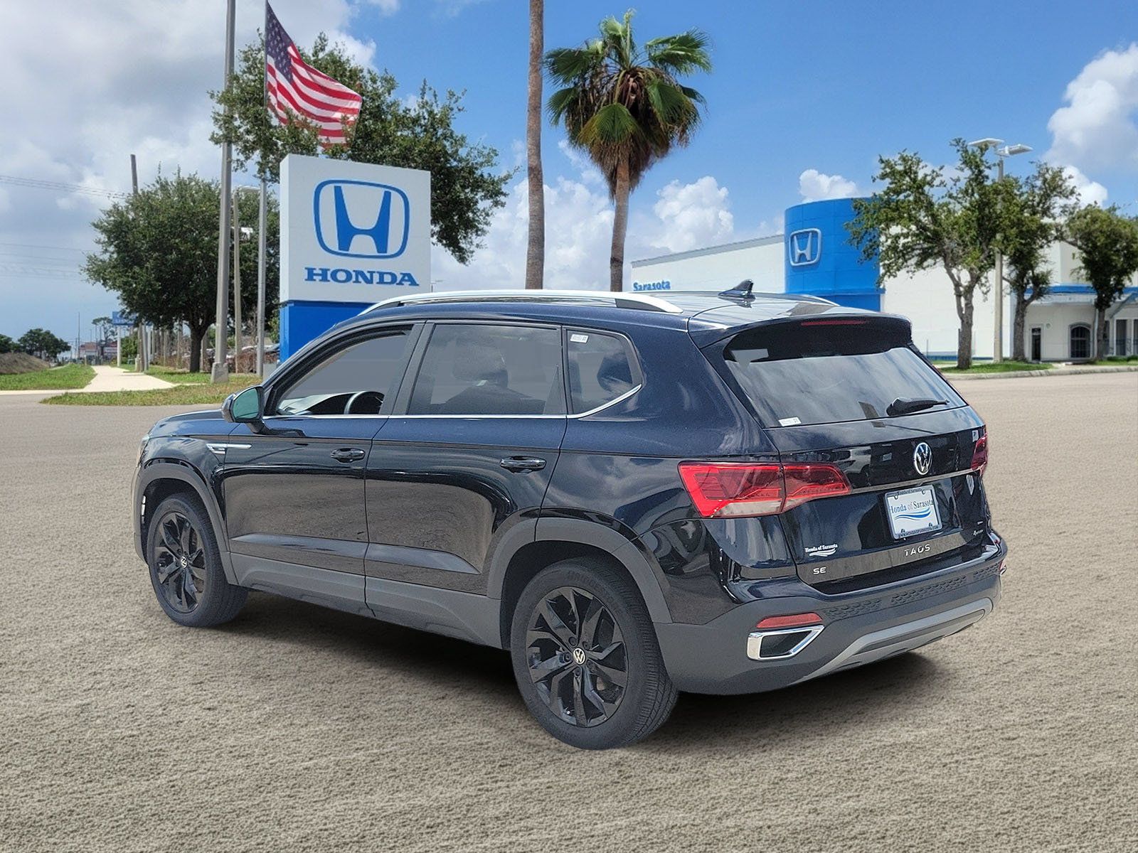 Used 2023 Volkswagen Taos SE w/ Panoramic Sunroof Package AWD/4WD image 5