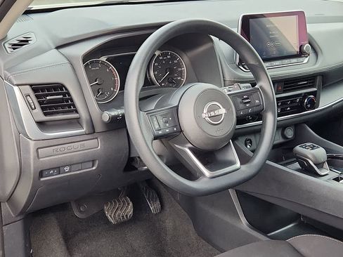 Used 2024 Nissan Rogue S image 10