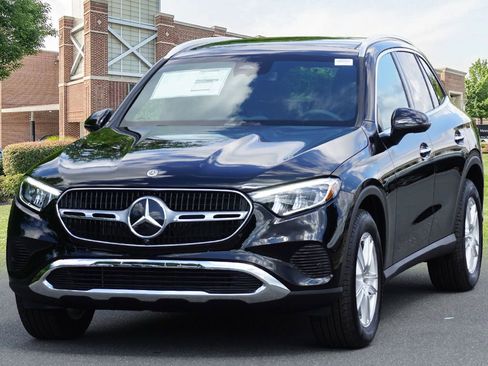 Certified 2025 Mercedes-Benz GLC 300 4MATIC image 4