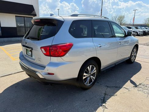 Used 2020 Nissan Pathfinder SL AWD/4WD image 17