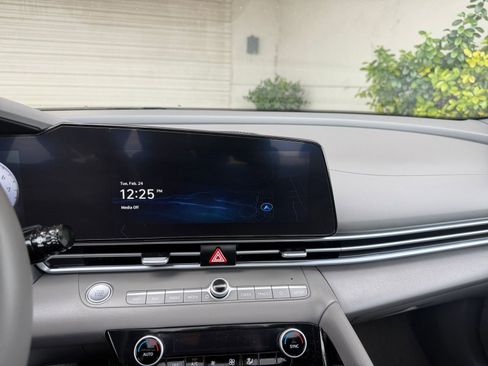 Used 2025 Hyundai Elantra SEL image 20