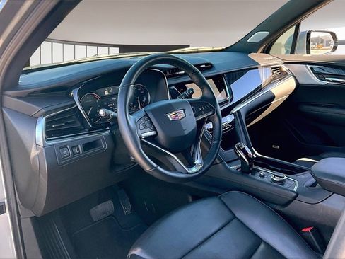 Used 2025 Cadillac XT6 Premium Luxury image 13
