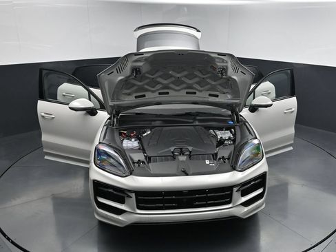 New 2026 Porsche Cayenne GTS AWD/4WD image 31