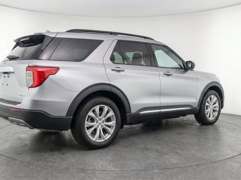 Used 2024 Ford Explorer Limited RWD image 9