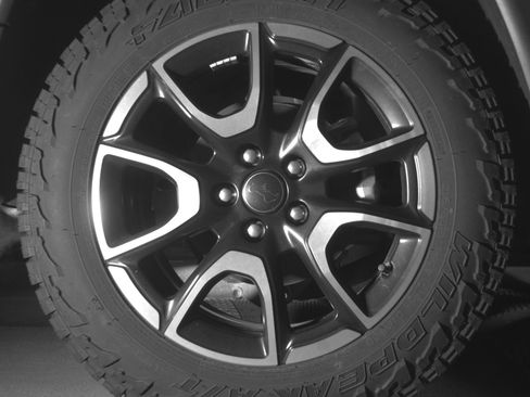 Used 2025 Jeep Compass Trailhawk AWD/4WD image 15