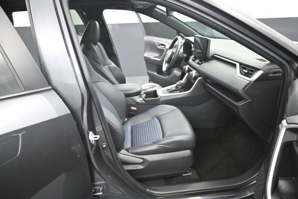 Used 2024 Toyota RAV4 XSE AWD/4WD image 34