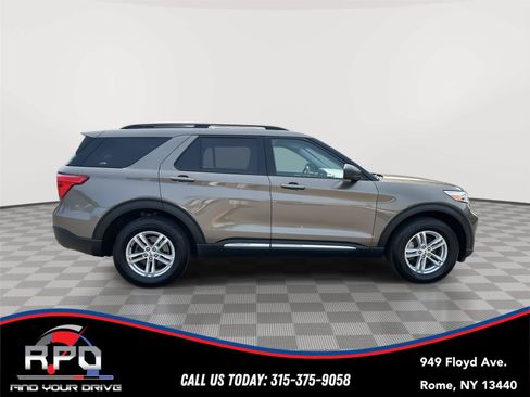 Used 2021 Ford Explorer XLT AWD/4WD image 6