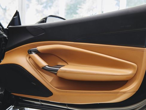 Used 2022 Ferrari F8 Tributo image 44