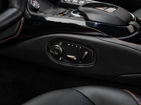 Used 2020 Aston Martin V8 Vantage Coupe RWD image 62