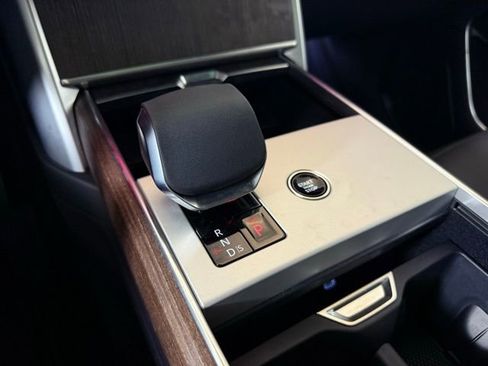 New 2025 Land Rover Range Rover SE image 19
