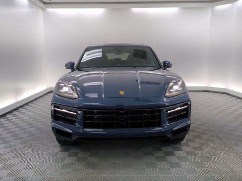 Certified 2025 Porsche Cayenne AWD/4WD image 6